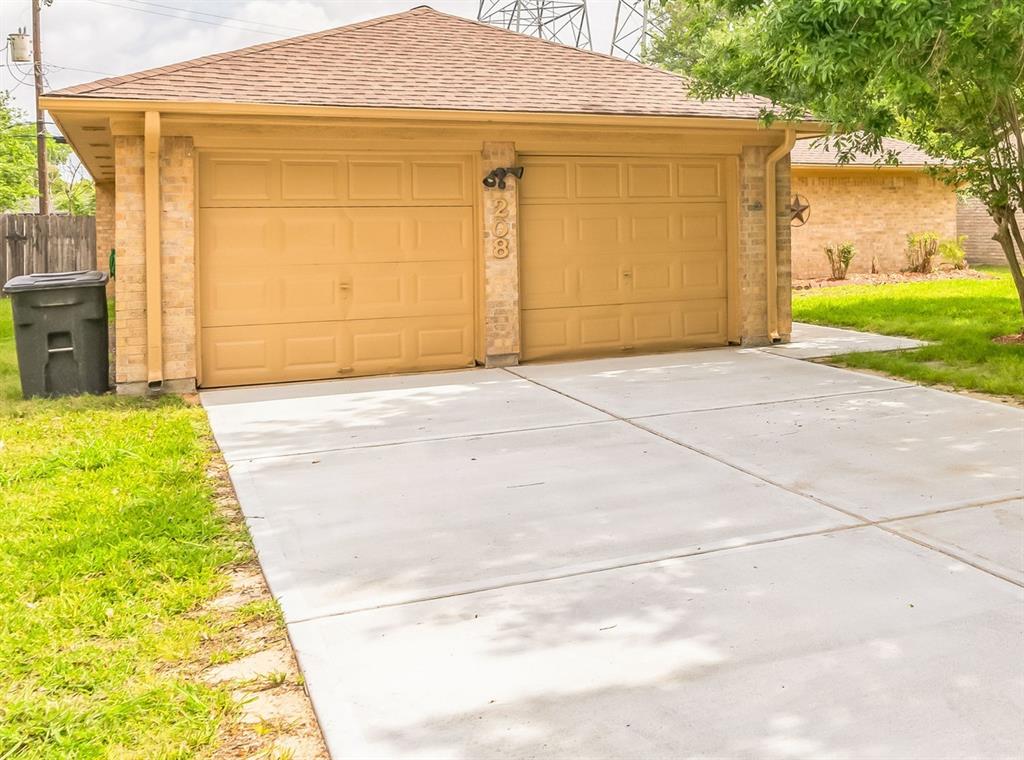 208 Driftwood Street, League City, Texas image 4