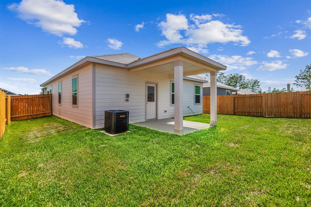 16437 Blossom Grove Drive, Conroe, Texas image 12