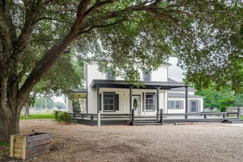 Single Family Residence in El Campo TX 802 Wharton Street.jpg