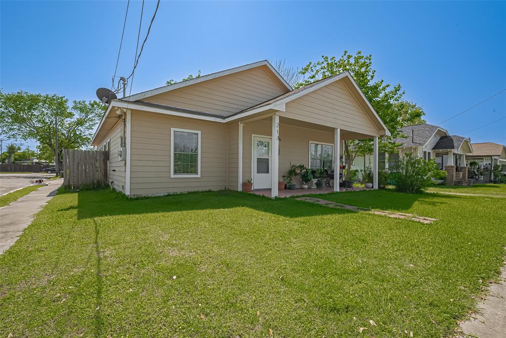 213 W Murrill Street, Baytown, Texas image 2