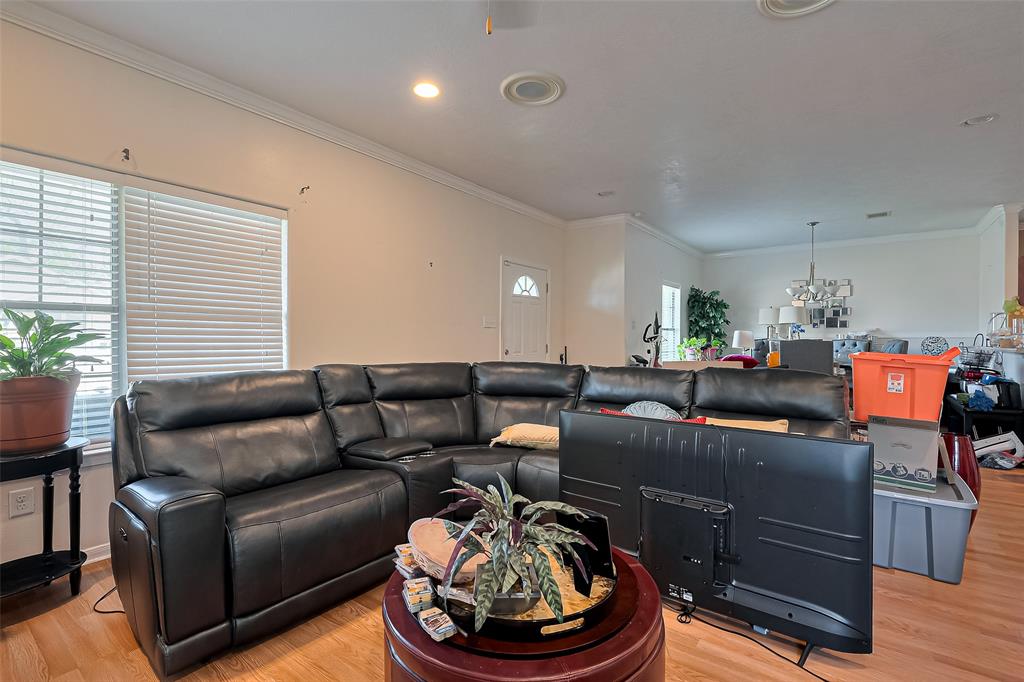 213 W Murrill Street, Baytown, Texas image 5