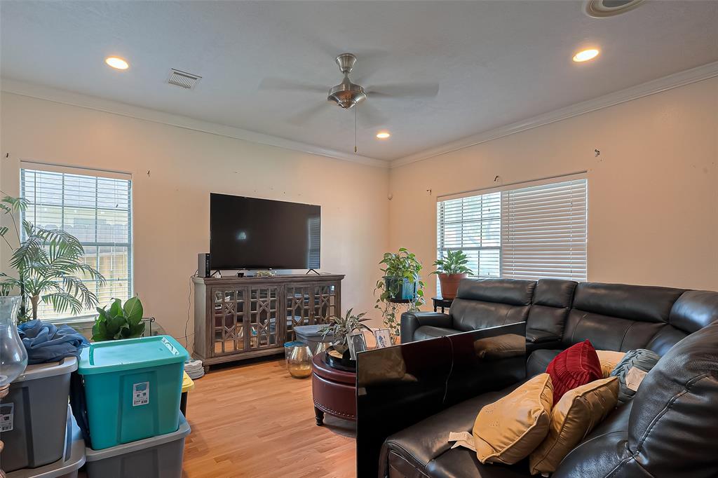 213 W Murrill Street, Baytown, Texas image 3