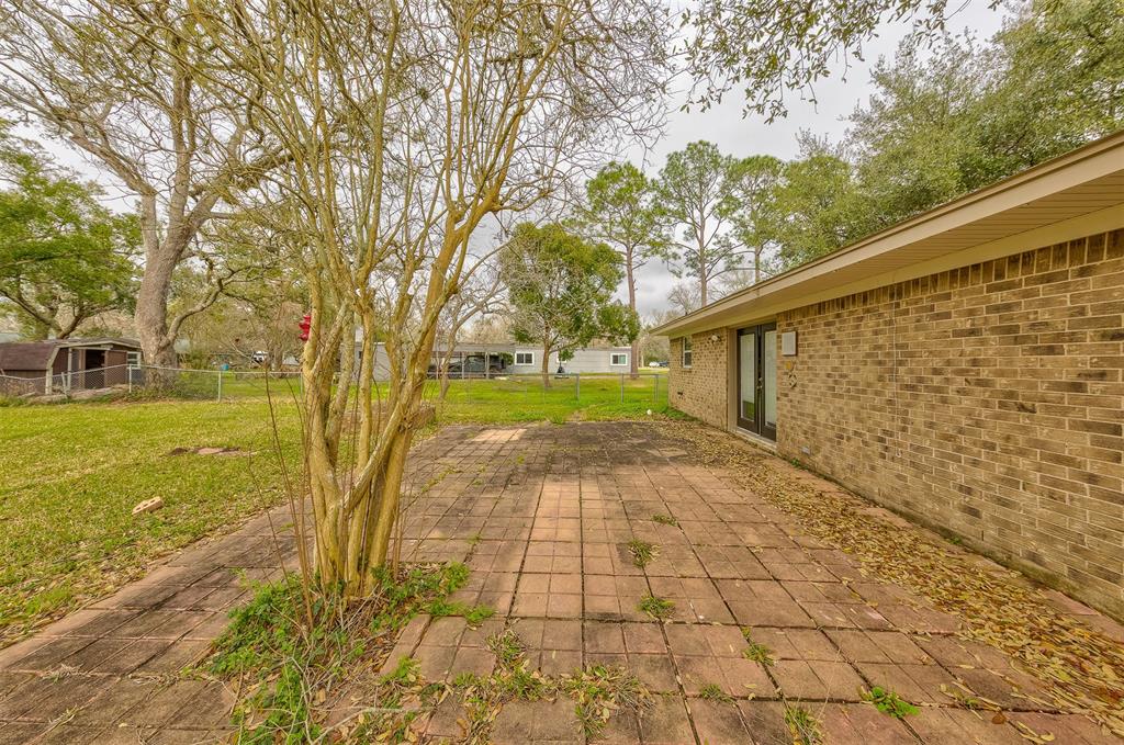111 Sleepy Hollow Drive, Lake Jackson, Texas image 38