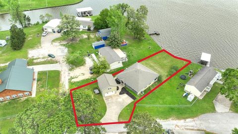 Photo of 453 E Oak Shadows, Onalaska, TX 77360 (MLS # 45138007)