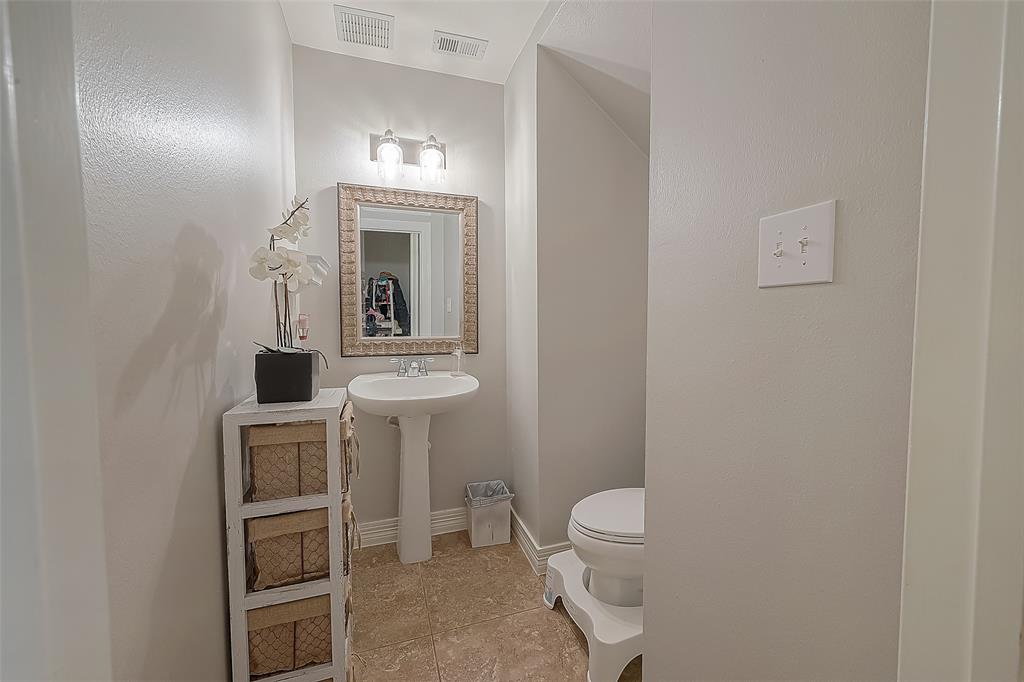 8807 Stones Throw Lane, Missouri City, Texas image 13