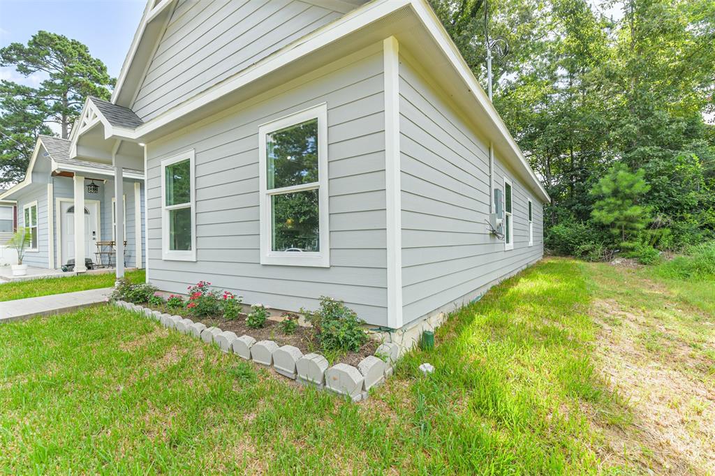 837 Queenswood