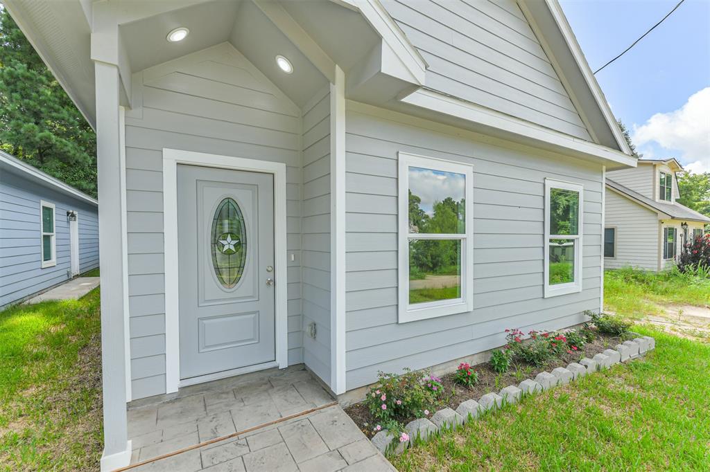 837 Queenswood