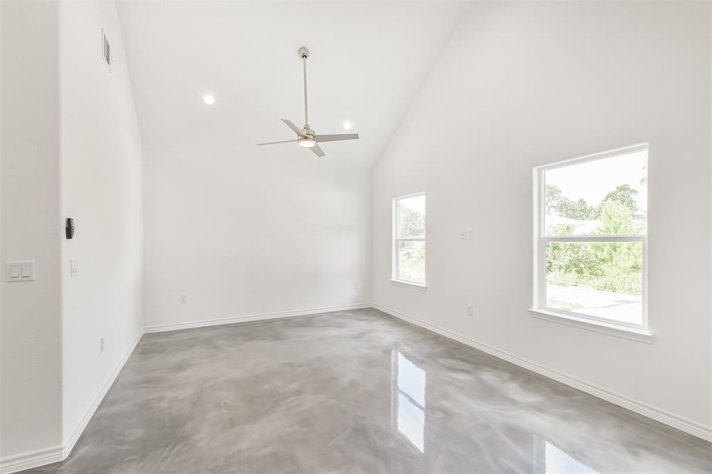 837 Queenswood