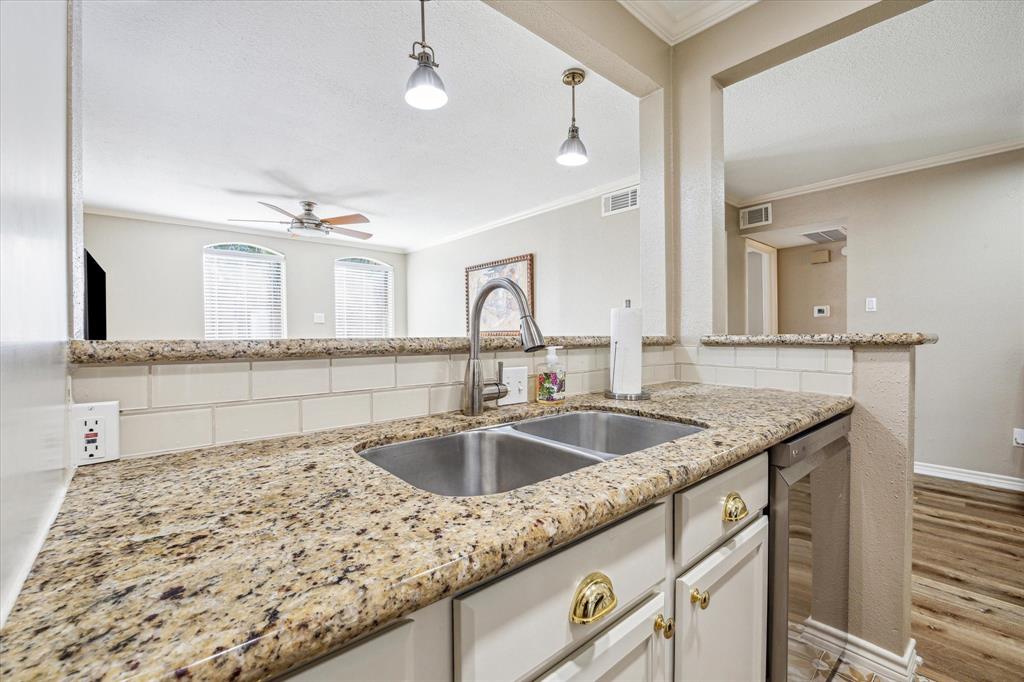 4649 Wild Indigo Unit 340 Street #340, Houston, Texas image 8