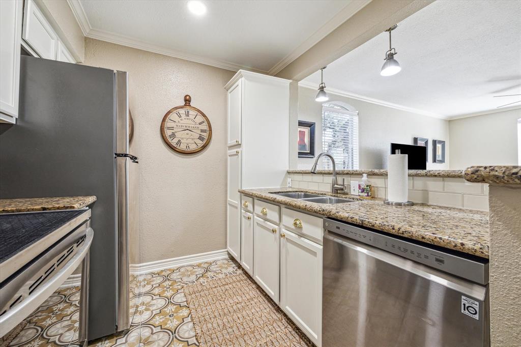 4649 Wild Indigo Unit 340 Street #340, Houston, Texas image 4