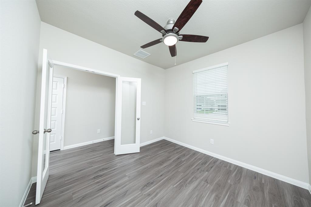 5103 Hector Gustavo Drive, Rosharon, Texas image 4