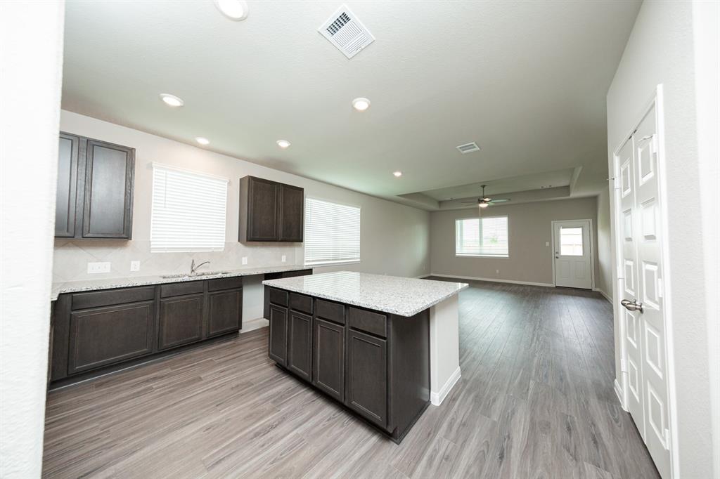 5103 Hector Gustavo Drive, Rosharon, Texas image 5
