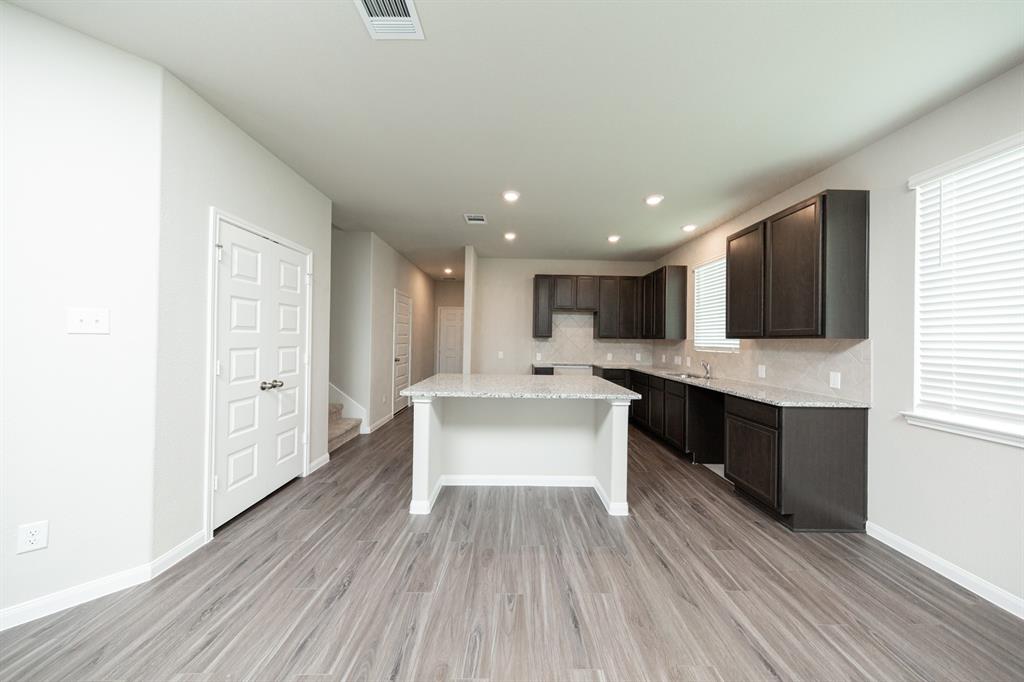5103 Hector Gustavo Drive, Rosharon, Texas image 6