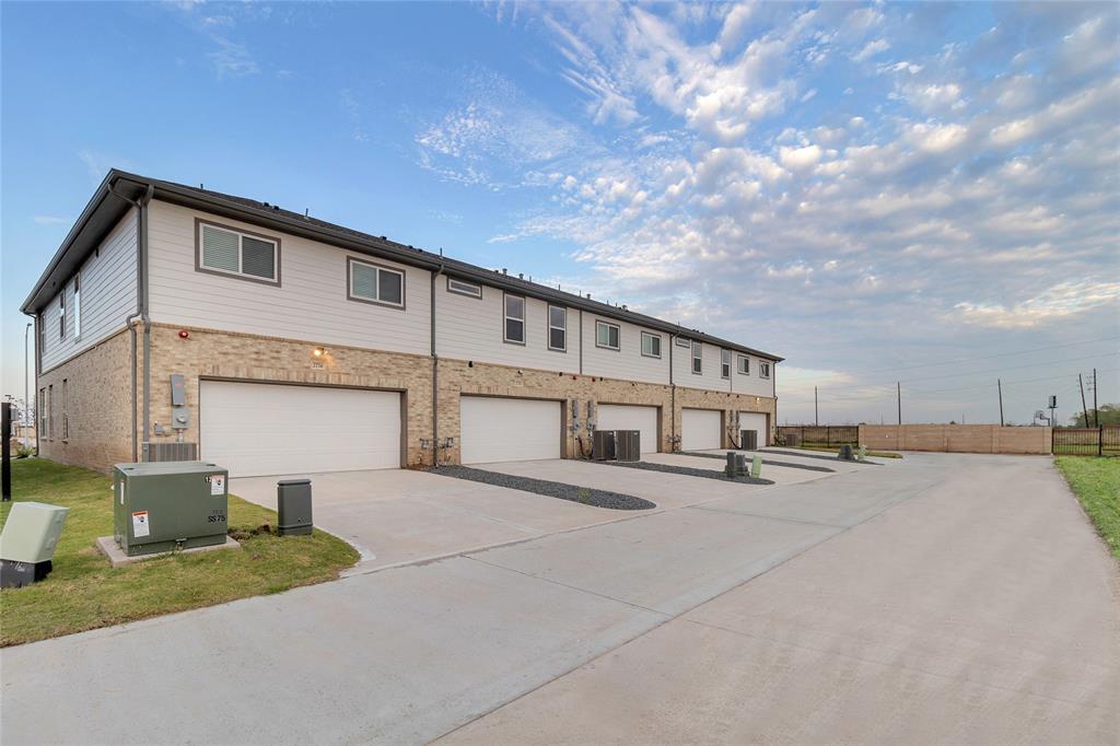 2790 Mariposa Creek Drive, Iowa Colony, Texas image 36