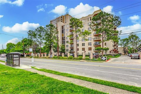 Photo of 661 Bering Drive #704, Houston, TX 77057 (MLS # 55690942)