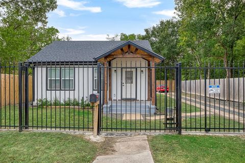 Single Family Residence in Houston TX 4530 Idaho Street.jpg