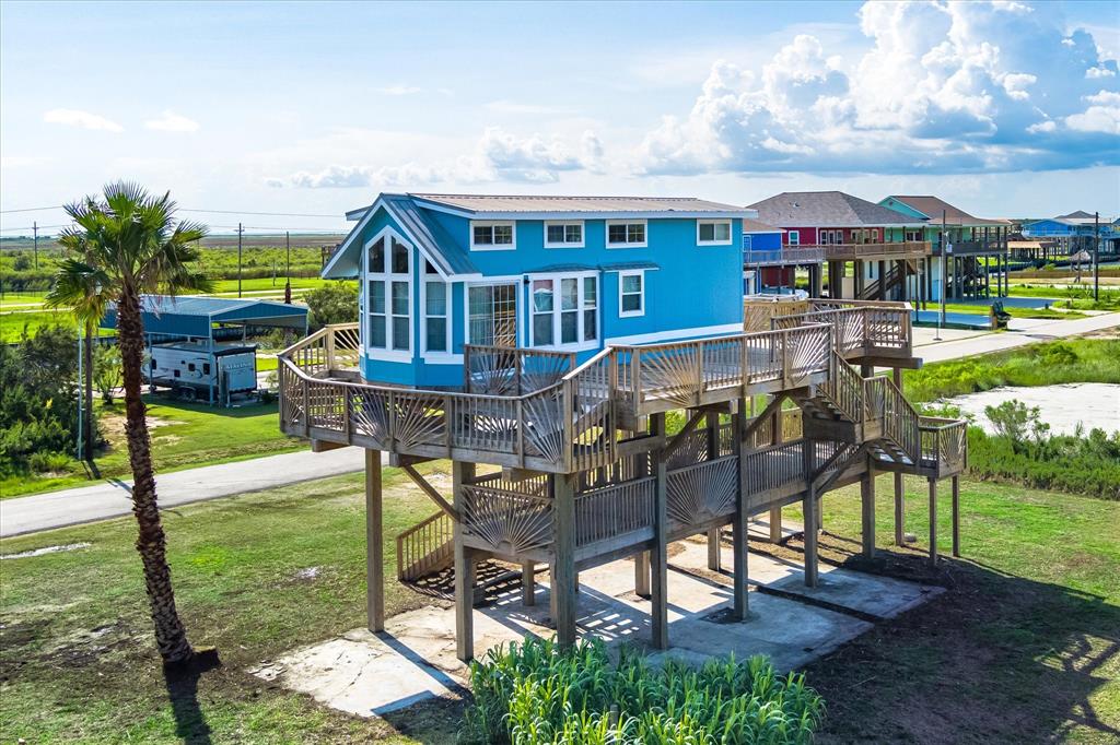 1080 Mabry Street, Gilchrist, Texas image 1
