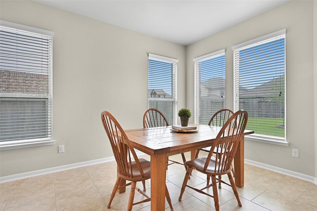 2708 Merlin Lane, Pearland, Texas image 7