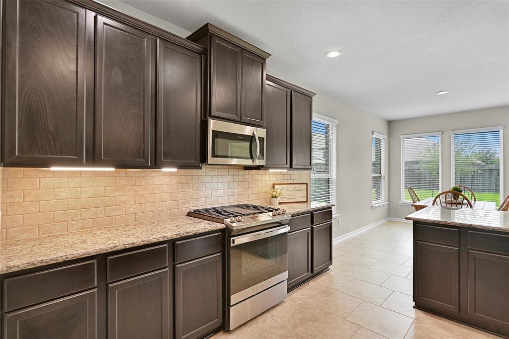 2708 Merlin Lane, Pearland, Texas image 11