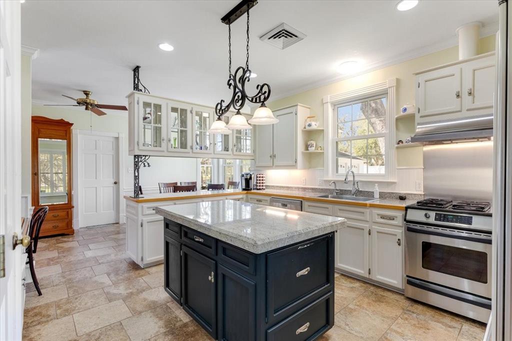 2015 Pecan Ln Ln, Lake Jackson, Texas image 17