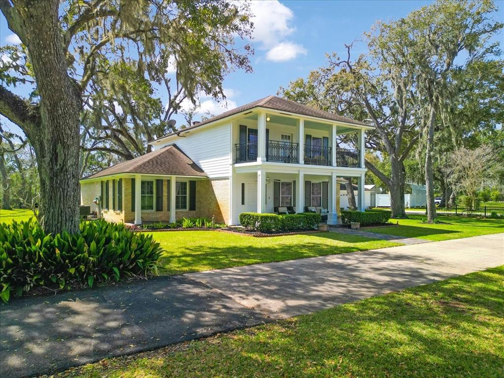 2015 Pecan Ln Ln, Lake Jackson, Texas image 1
