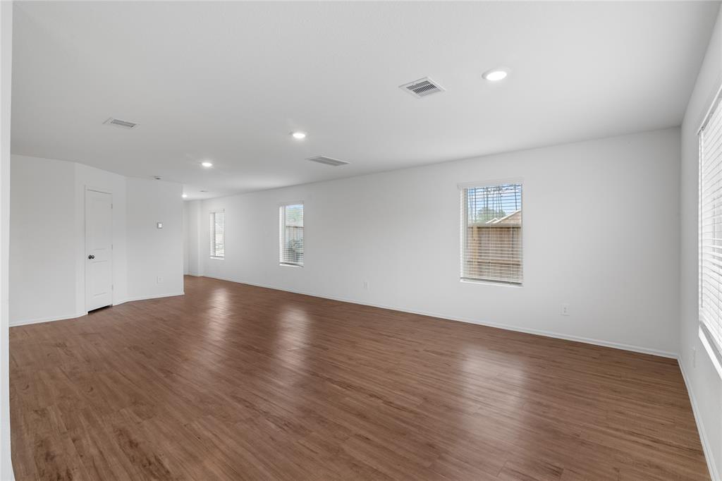3034 Twisted Myrtle Drive, Conroe, Texas image 10