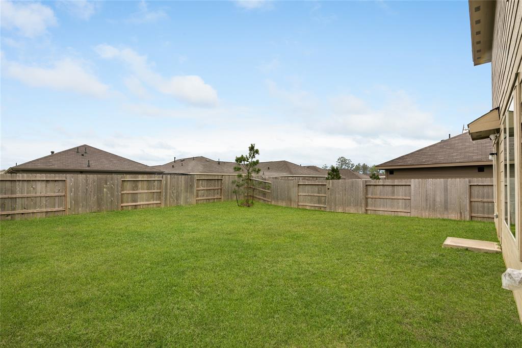 3034 Twisted Myrtle Drive, Conroe, Texas image 3