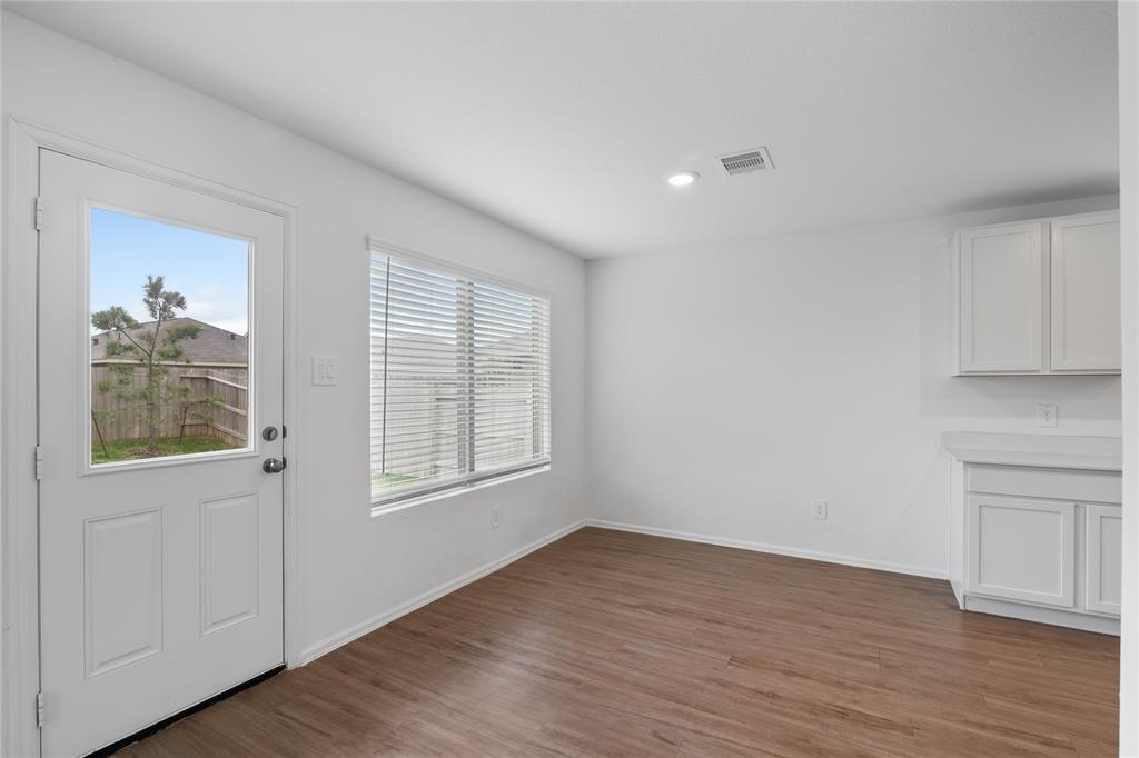 3034 Twisted Myrtle Drive, Conroe, Texas image 11