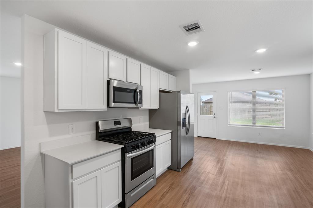 3034 Twisted Myrtle Drive, Conroe, Texas image 14