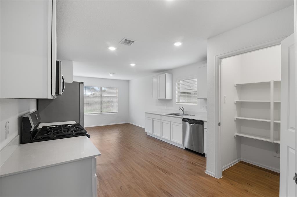 3034 Twisted Myrtle Drive, Conroe, Texas image 18