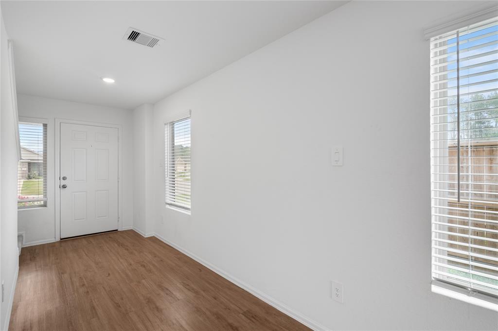3034 Twisted Myrtle Drive, Conroe, Texas image 6