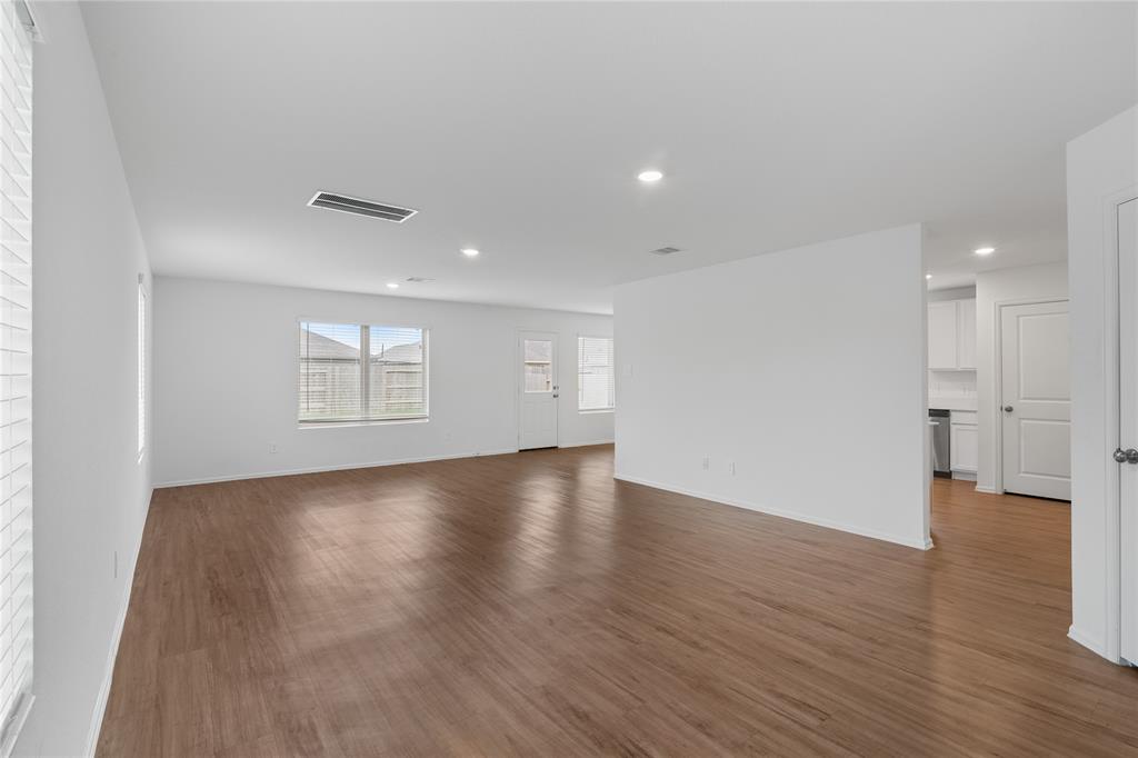 3034 Twisted Myrtle Drive, Conroe, Texas image 7