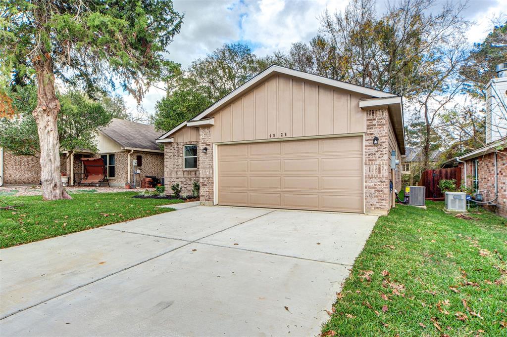 4926 Pleasure Lake Drive, Willis, Texas image 3