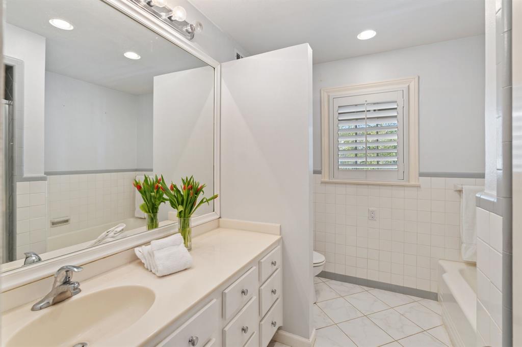 3666 Meadow Lake Lane, Houston, Texas image 30