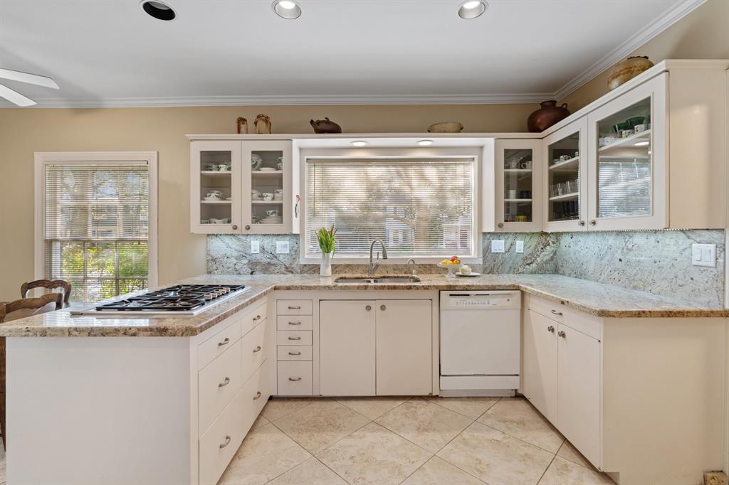 3666 Meadow Lake Lane, Houston, Texas image 13