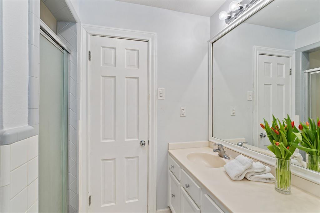 3666 Meadow Lake Lane, Houston, Texas image 31