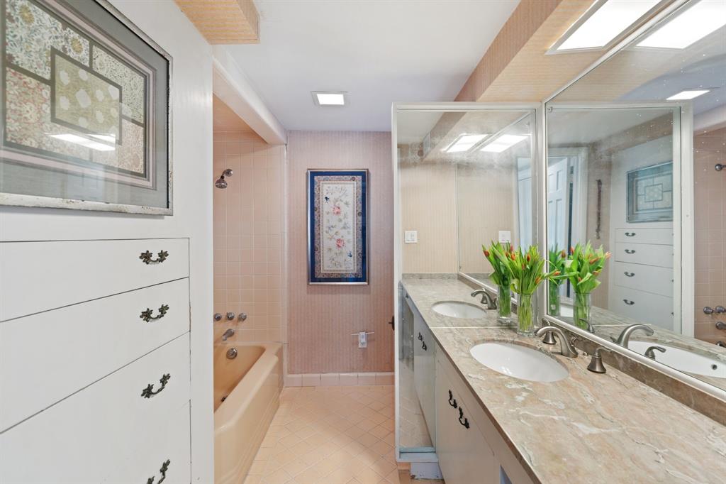 3666 Meadow Lake Lane, Houston, Texas image 17