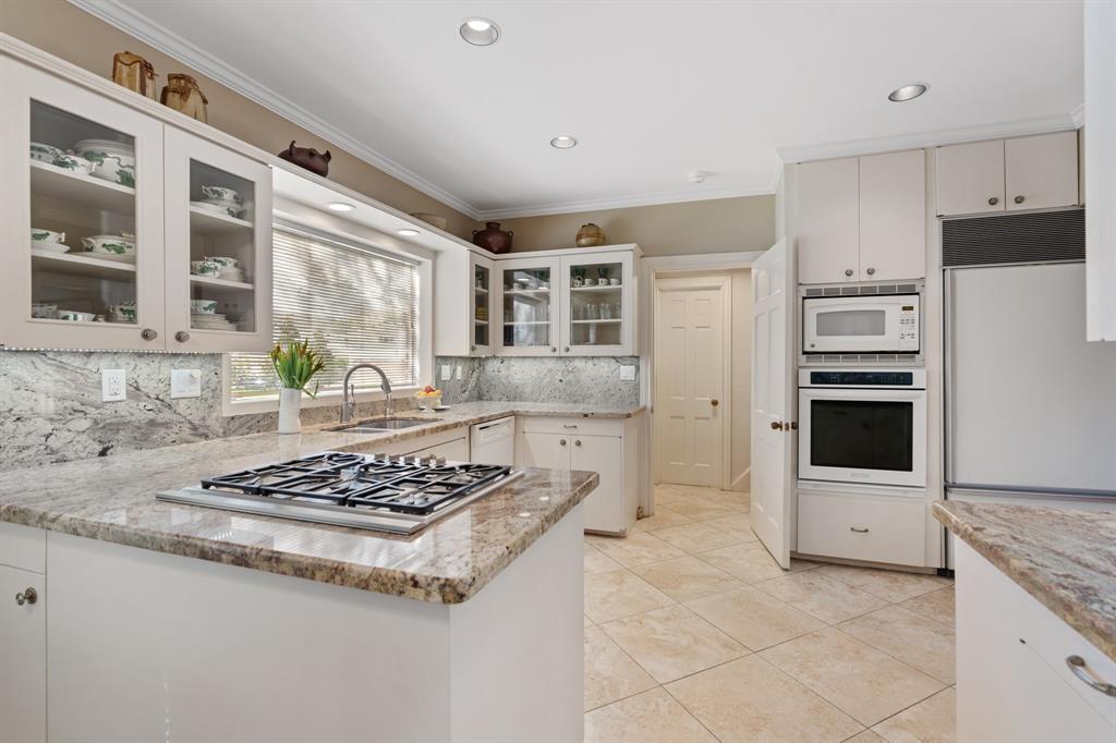 3666 Meadow Lake Lane, Houston, Texas image 14