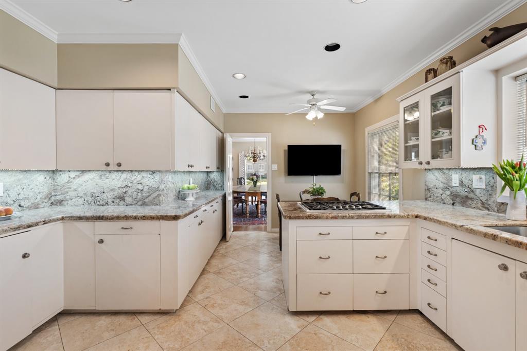 3666 Meadow Lake Lane, Houston, Texas image 12