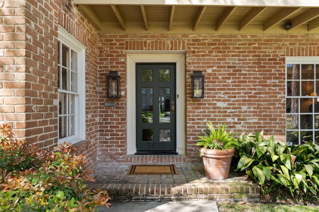3666 Meadow Lake Lane, Houston, Texas image 3