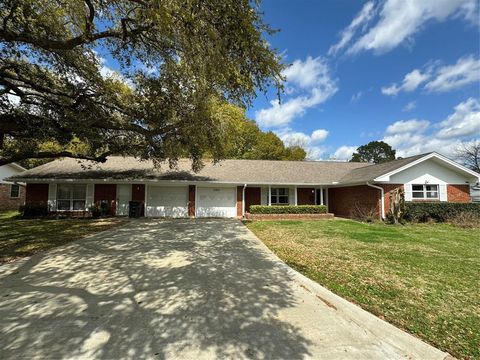 A home in Bay City