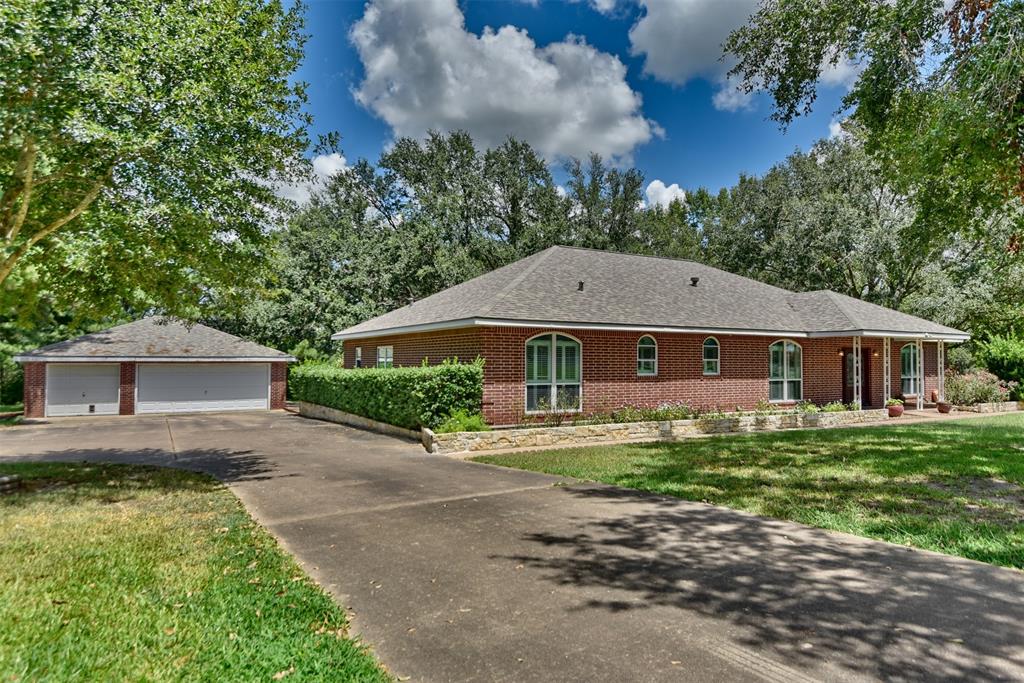 2941 Center Hill Circle, Bellville, Texas image 1