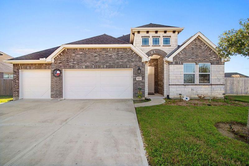 9115 Regan Way, Mont Belvieu, Texas image 1