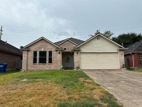 Single Family Residence in Houston TX 13923 Dentwood Drive.jpg