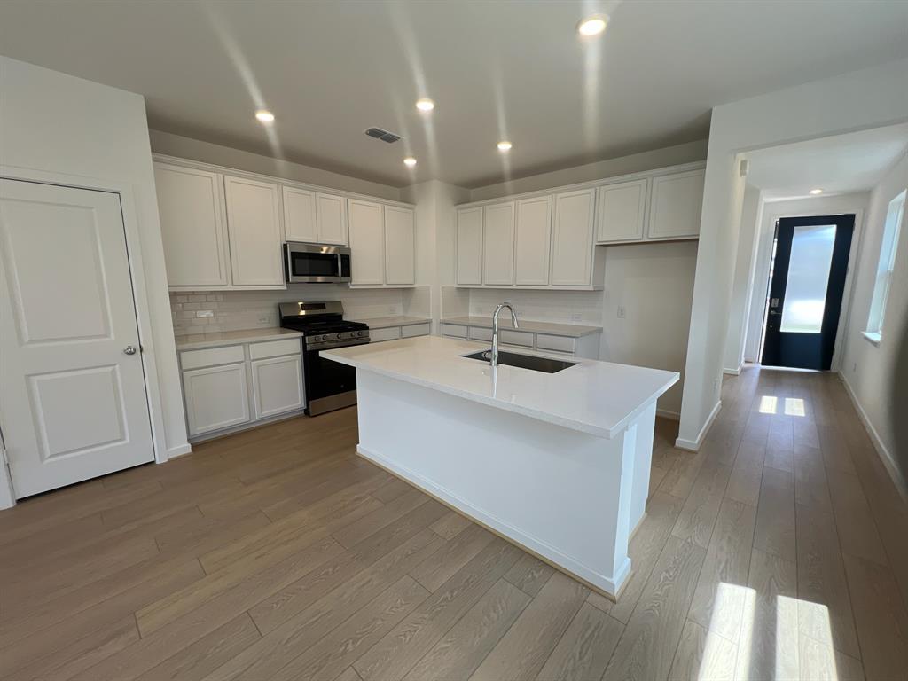 9031 Ashland Cottage Lane, Cypress, Texas image 2