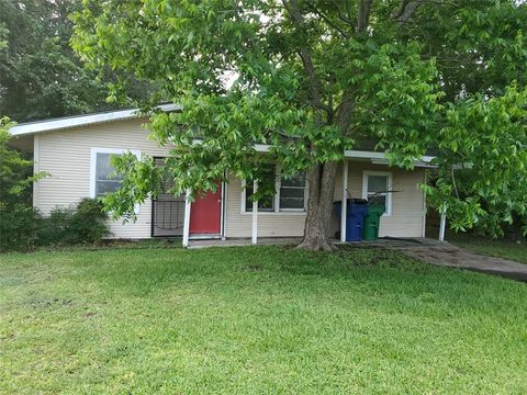 Single Family Residence in Angleton TX 905 Mulberry Street.jpg