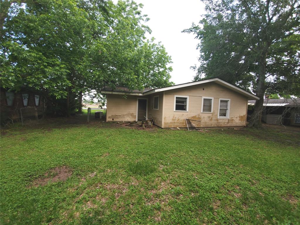 905 E Mulberry Street, Angleton, Texas image 8