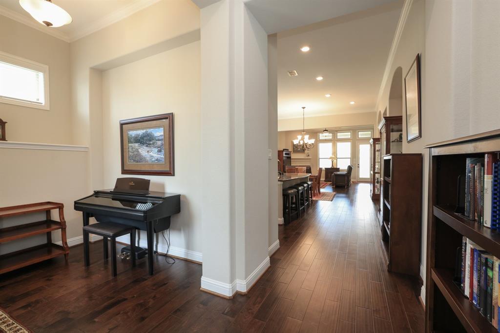 22710 Newcourt Place Street, Tomball, Texas image 6