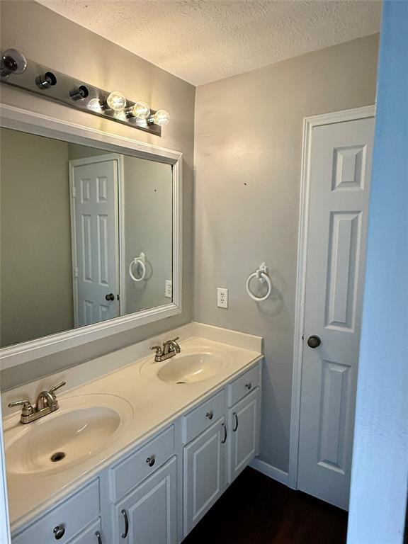 10407 Redwood Drive, Baytown, Texas image 36