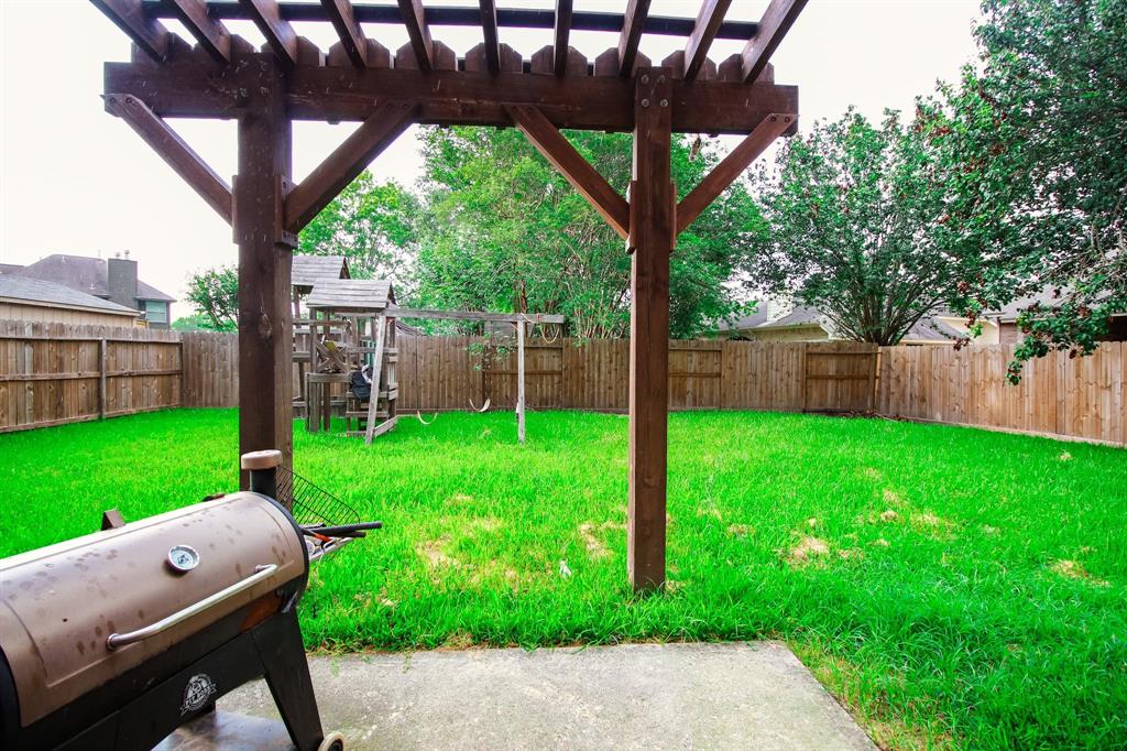 10407 Redwood Drive, Baytown, Texas image 25